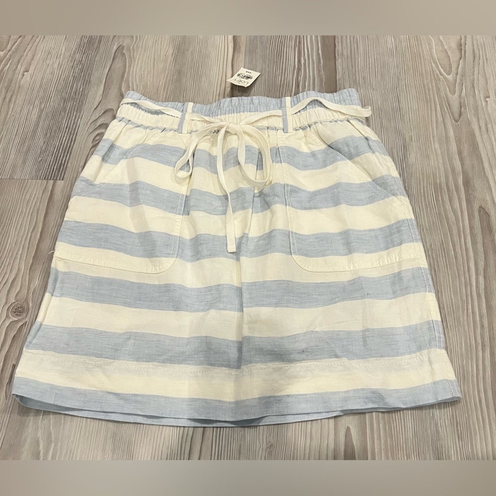 LOFT Women’s Skirt. New with tag. Size XXS. Lined Cotten & Linen. With pockets